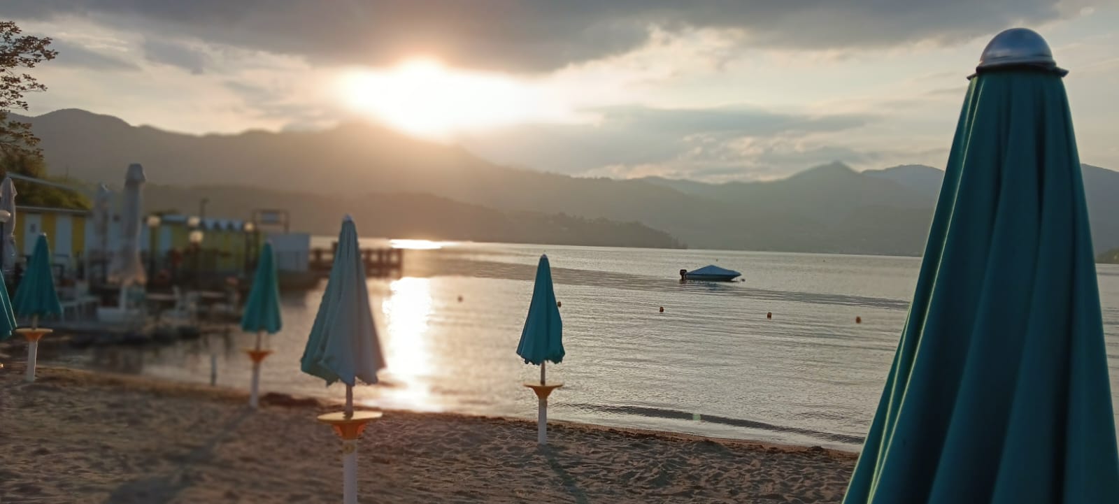 Tramonto sul lago